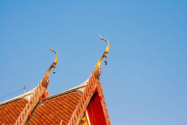 Telhado da igreja tailandesa — Fotografia de Stock