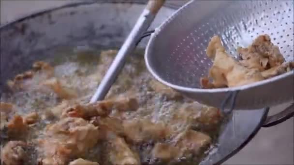 Fischstücke braten — Stockvideo