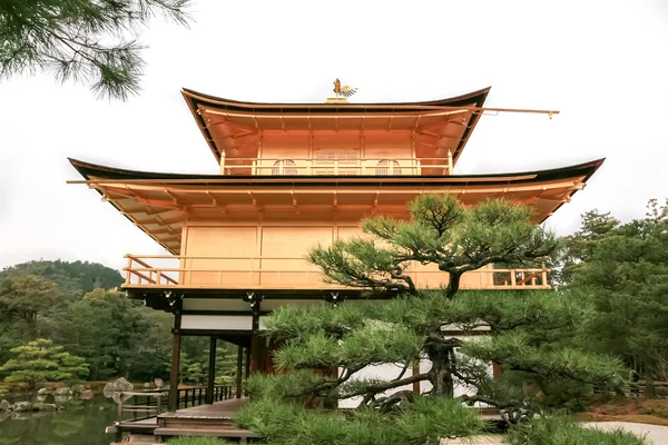 Kinkakuji tempel (het gouden paviljoen — Stockfoto