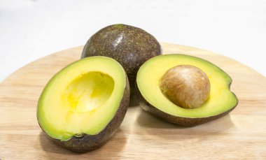 Avokado dilimlenmiş