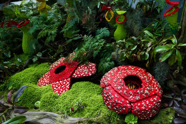 Corpse flower was made of interlocking plastic bricks toy (Selective focus at the front flower). Scientific name is Rafflesia Arnoldii, Rafflesia kerrii. World's Largest Flower. — Stock Photo, Image