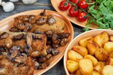 nağmeleme domuz kavrulmuş mantar ve patates