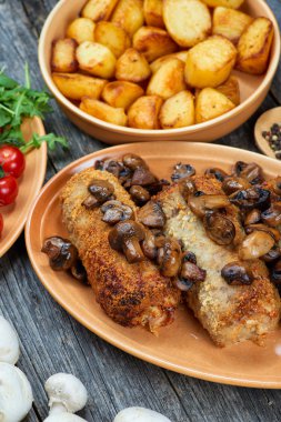 nağmeleme domuz kavrulmuş mantar ve patates