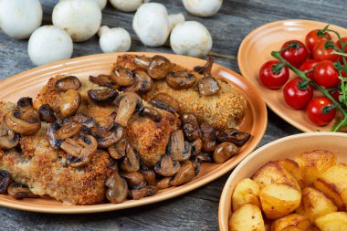 nağmeleme domuz kavrulmuş mantar ve patates