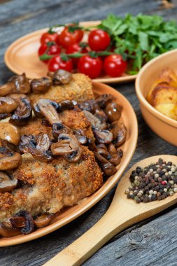 nağmeleme domuz kavrulmuş mantar ve patates