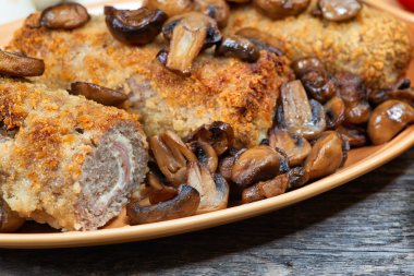 nağmeleme domuz kavrulmuş mantar ve patates