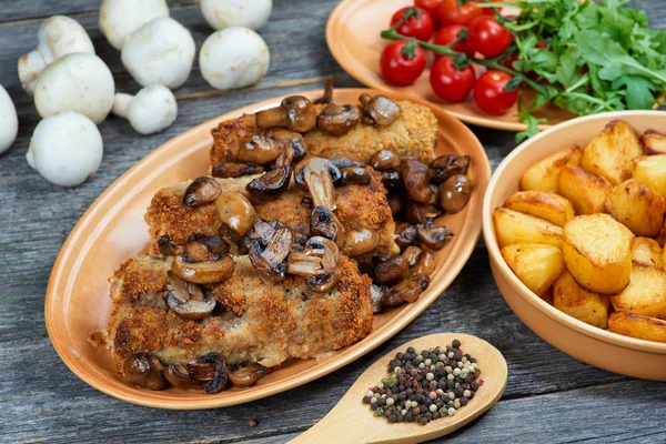 nağmeleme domuz kavrulmuş mantar ve patates