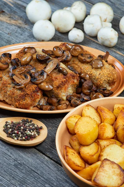 nağmeleme domuz kavrulmuş mantar ve patates