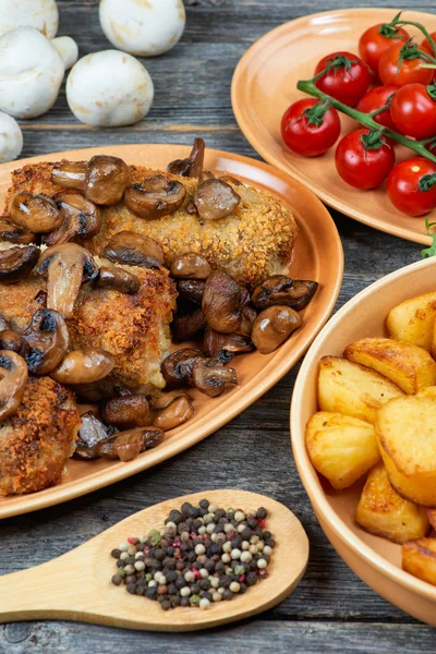 nağmeleme domuz kavrulmuş mantar ve patates