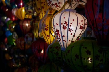 Vietnam 'da renkli fenerler