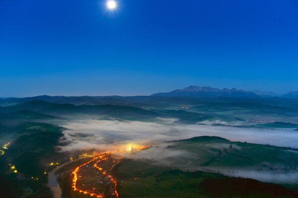 Вид с трех корон на Татры. Польша
