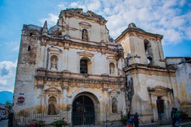 Santos Cato9lica Kilisesi Kapısı