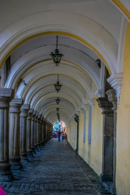 guatemala şehir nüfus sütunları insanlarla