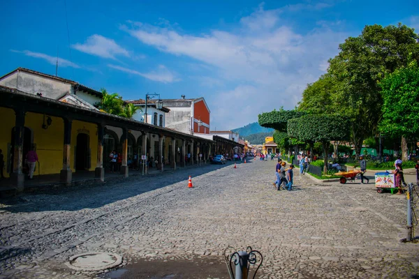 Rua Com Pessoas Artesanato Mercado Antigua Guatemala Cidade — Fotografia de Stock