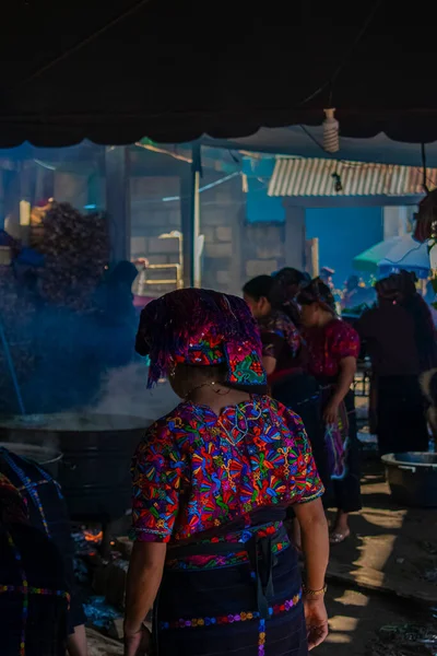 Коренные Женщины Майя Готовят Пищу Кахоле Традиционно Ваннах Огонь Дымом — стоковое фото