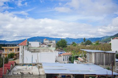 Cajola 'nın zirvesinde dağlar kadar uzak güzel bir ev.