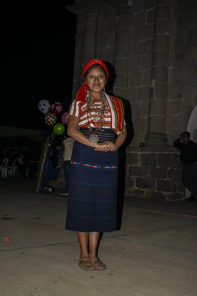 Typical Mayan Costume San Juan Ostuncalco Dark Background — 图库照片