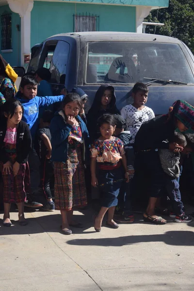 Niños Jugando Con Típico Disfraz Maya —  Fotos de Stock