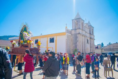 Güneşli ve yerli halkla Katolik Kilisesi