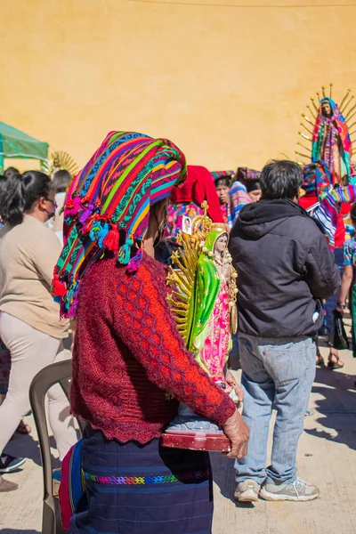 Maya Indigene Frau Mit Maske — Stockfoto