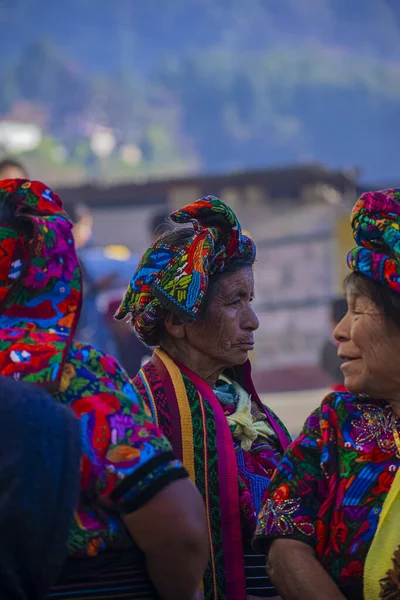 Maya Indianerinnen Mit Schönen Typischen Kostümen Aus Cajola — Stockfoto