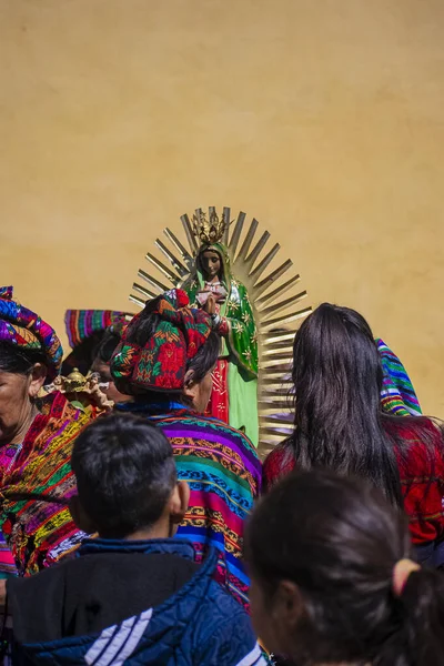 Santa Imagen Virgen Guadalupe Con Mujeres Indígenas — Foto de Stock