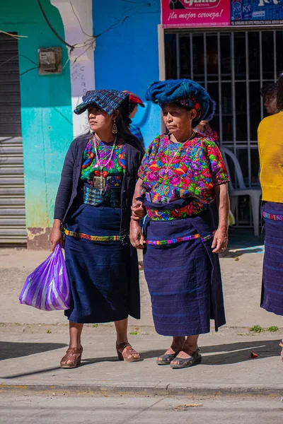 Femmes Autochtones Avec Des Vêtements Mayas Colorés Typiques — Photo