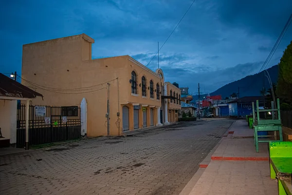 Hermoso Paisaje Calle Con Edificio Con Luces —  Fotos de Stock