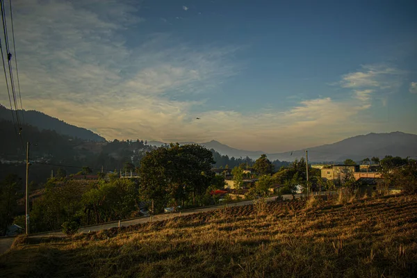 Hermoso Campo Con Casa Adobe Plena Pandemia Con Nubes Cielo — Foto de Stock