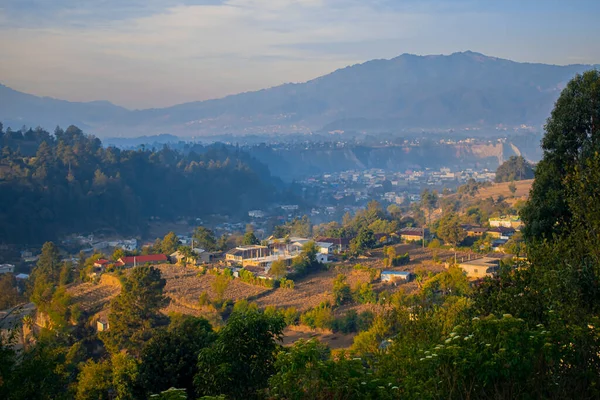 Valle Con Casa Adobe Carretera Con Impresionante Amanecer Con Montañas —  Fotos de Stock