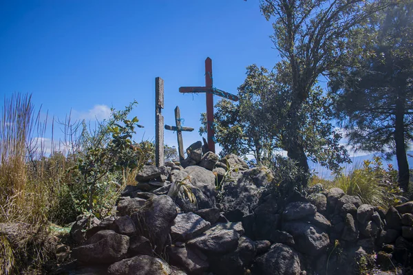 사이에 신성한 마야족 제단은 카졸라 십자가를 배열하였다 — 스톡 사진