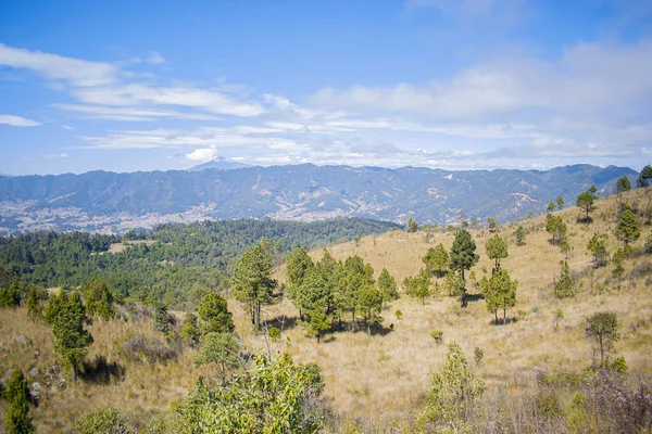 Paesaggio Valle Con Campo Erba Secca Con Montagne — Foto Stock