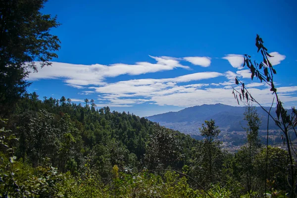 Schöne Aussicht Auf Dschungel Landschaft Mit Wolkenbergen — Stockfoto