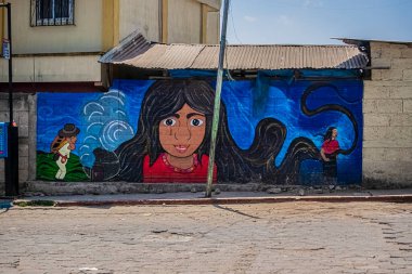 Cajola sokaklarında güzel duvar resimleri.