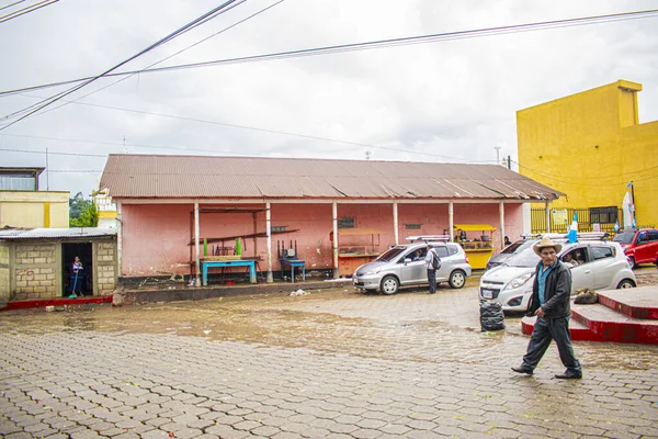 Cojola Paisaje Callejero Con Casa Gris Coches Aparcados —  Fotos de Stock