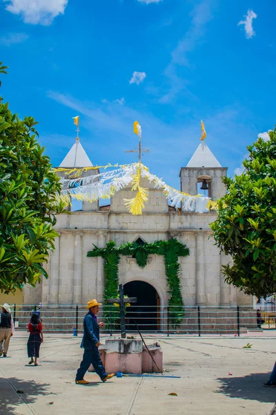 Cajola Iglesia Católica Decorada Con Hojas Pacaya Verde Hermoso Paisaje — Foto de Stock