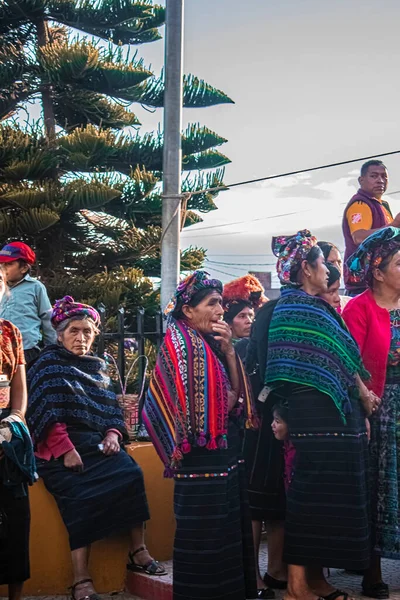 カホラ公園で典型的なドレスストップマヤ先住民女性 — ストック写真