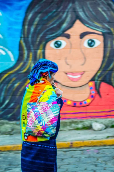 Mulher Com Estilo Menina Fundo Mural Rua Cajola — Fotografia de Stock