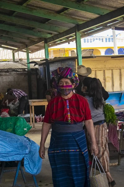 Mulher Indígena Maia Com Sua Máscara Andando Mercado Meio Covid — Fotografia de Stock