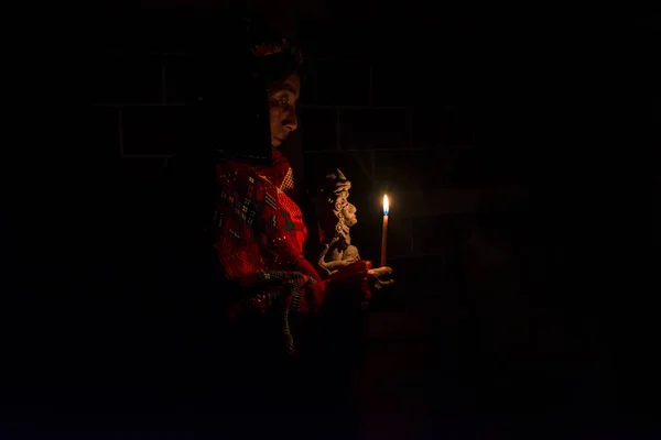Indigene Femeie Mayas Nahual Mers Jos Noaptea — Fotografie, imagine de stoc