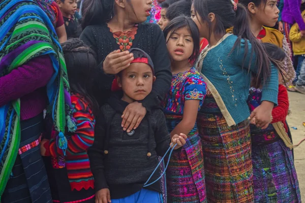 Chica Indígena Maya Traje Típico Colorido Una Fila — Foto de Stock
