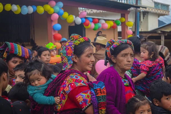 Femmes Mayas Indigènes Cajola Avec Des Ballons Fond — Photo