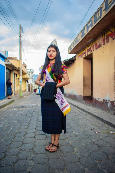 Hermosa Mujer Con Traje Concepción Chiquirichapa Calle Piedra —  Fotos de Stock