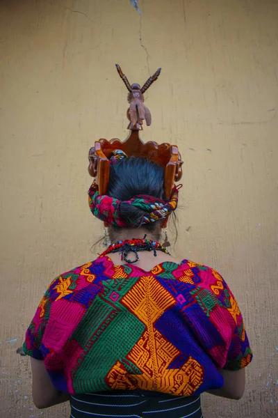 Mujer Atrás Vistiendo Traje Típico Maya Colores Pared Fondo — Foto de Stock