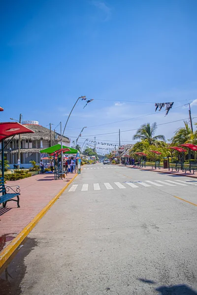 Camino Con Los Vendedores Las Orillas Con Hermoso Cielo Azul — Foto de Stock