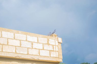 Gri arkaplan bulutlu blok