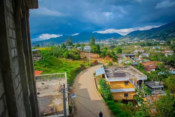 Hermoso Paisaje Del Pueblo Con Carretera Montañas Fondo — Foto de Stock