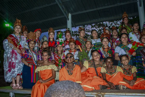 Donne Indigene Sedute Piedi Indossando Loro Tipici Costumi Colorati Maya — Foto Stock