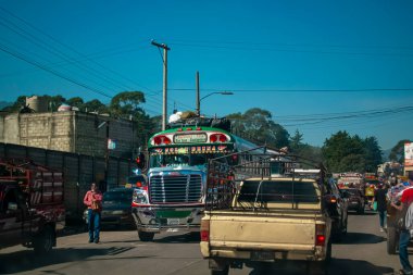Minerva terminalinden yolcularla ayrılan otobüs.