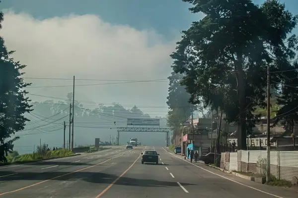 Автівка Хмарами Місті Кесальтенанго — стокове фото